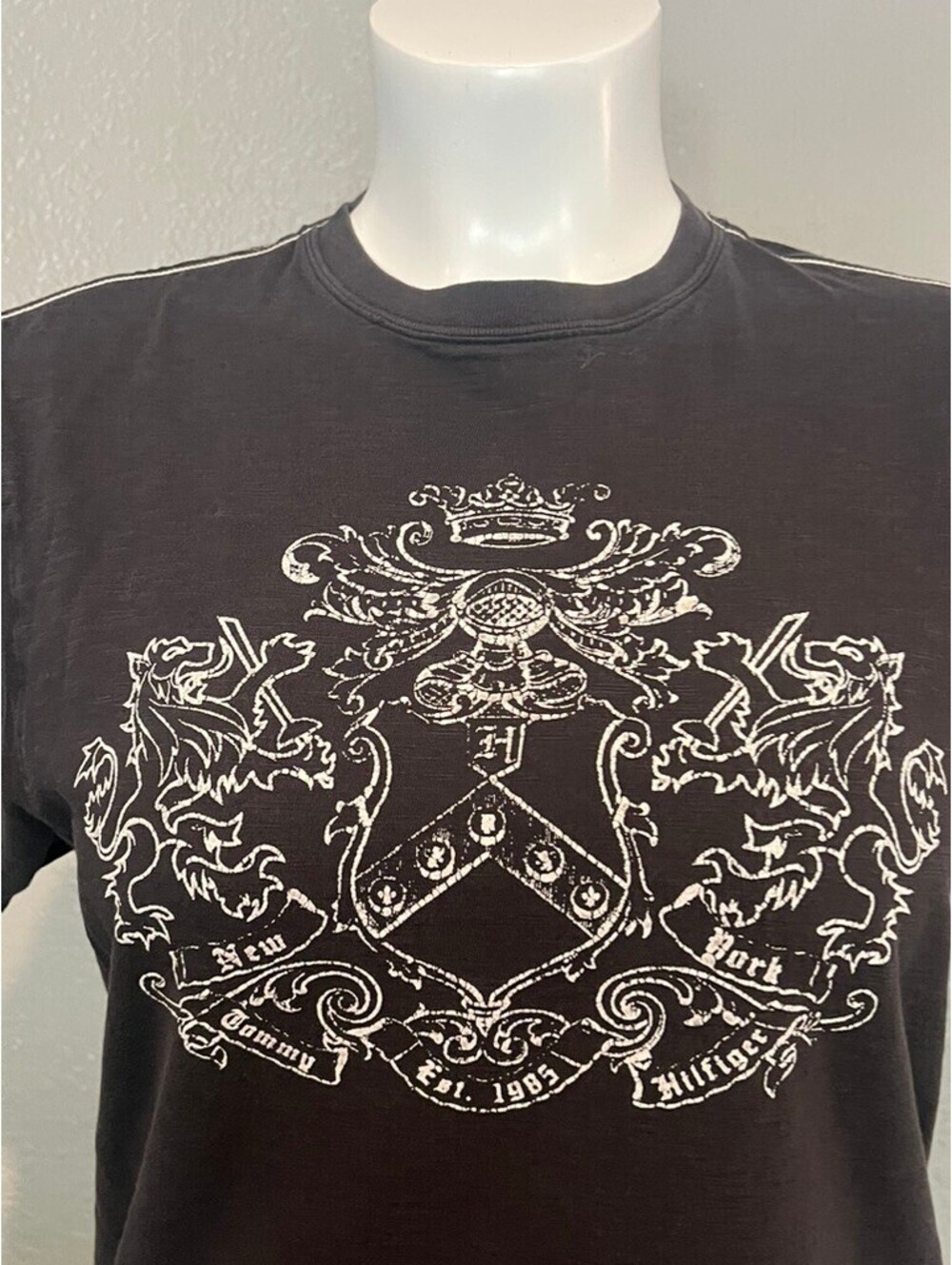 Tommy Hilfiger Women’s XS Crest Graphic T-Shirt Black Y2K Preppy Logo Tee